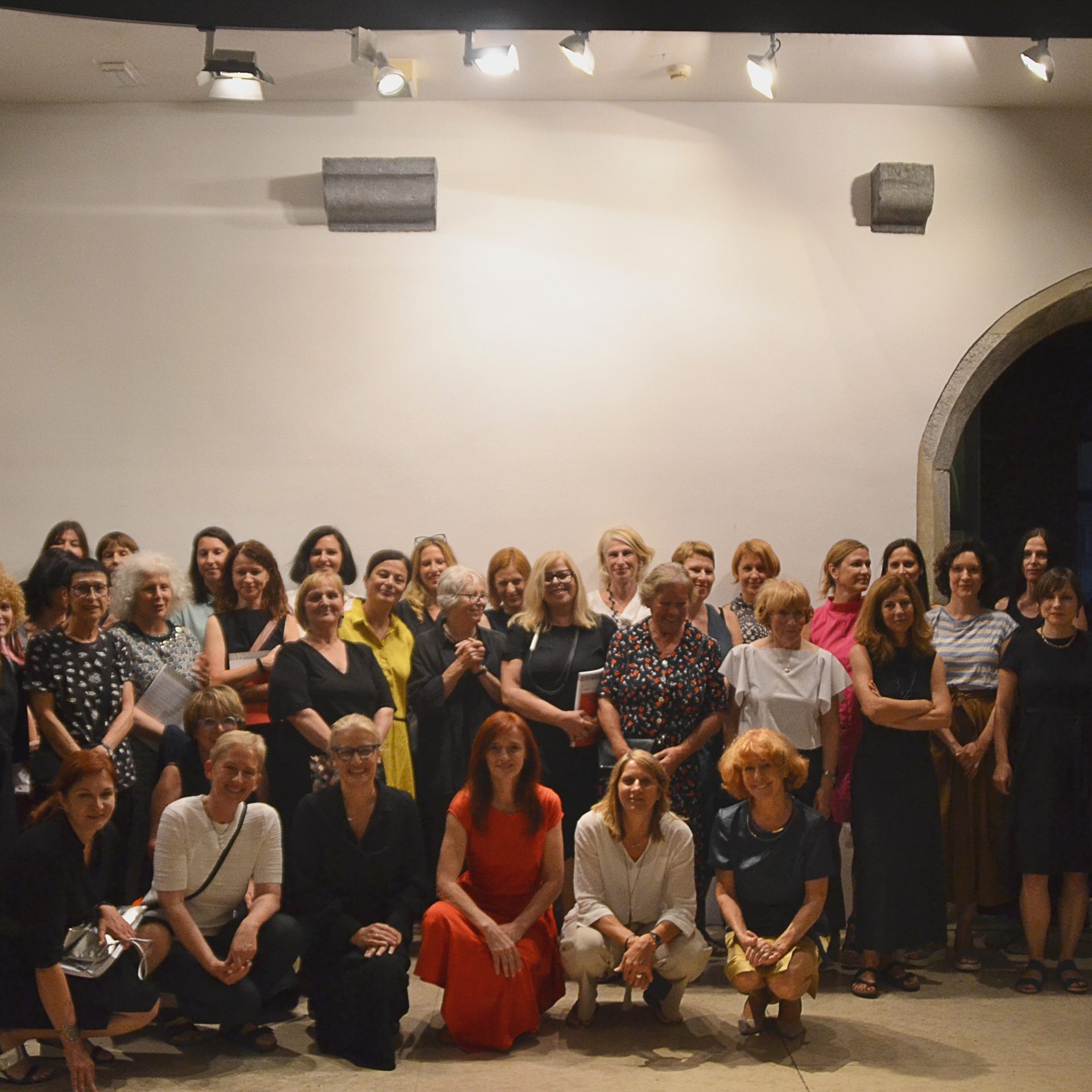 Izšla je dvojna številka revije AB, Ženske v arhitekturi