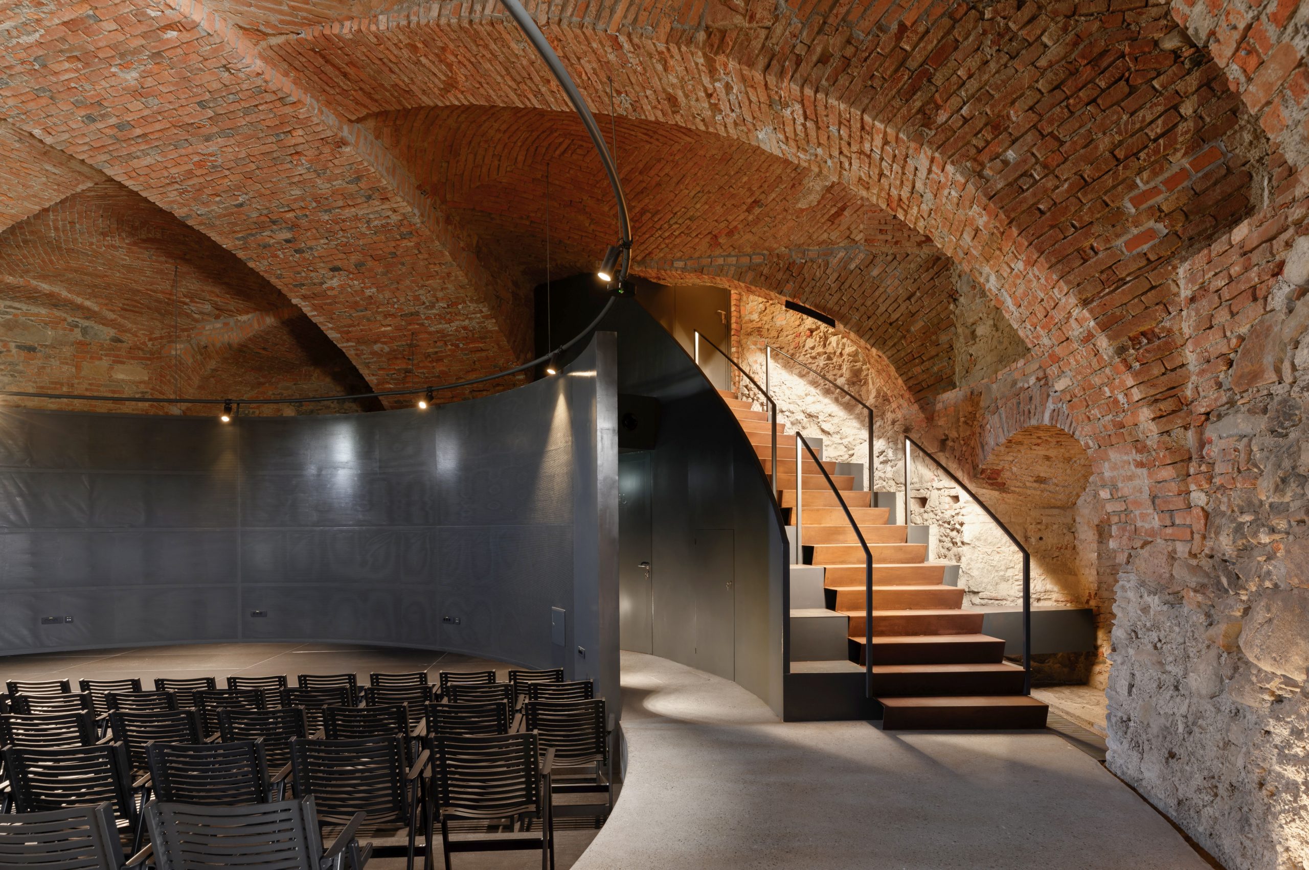 SODNI STOLP V MARIBORU, foto M. Kambič